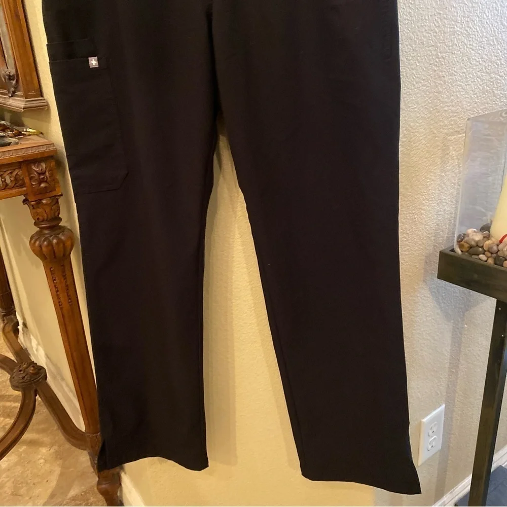 FIGS Black Technical Collection Scrub Pants Size Large-Unisex